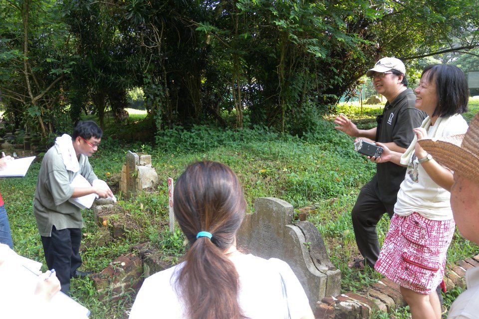 Guide 16- ee hoon.jpg laugh. tan boon hak