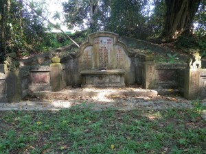  Tomb of Mr and Mrs Ho Siew Tian at Bukit Brown Cemetery Hill 4